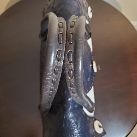 Grace Continental - Carving Tribes / Bi-Color Blue And White 